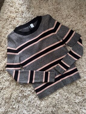 Striped Ribbed Crewneck Sweater in Gray/Pink